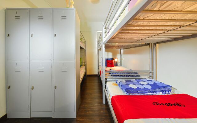 Happy Snail Hostel