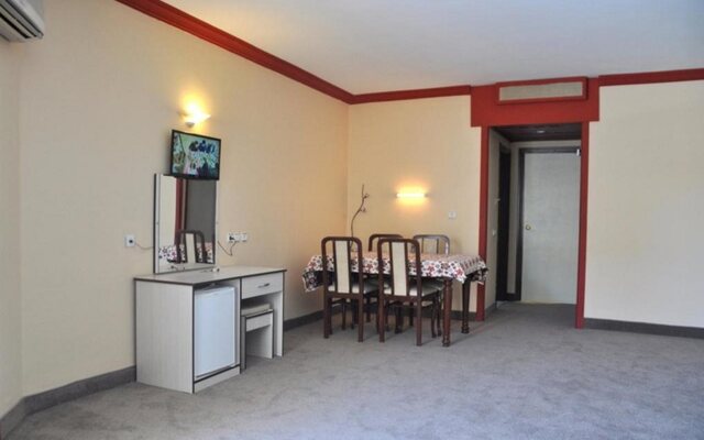 Mustis Royal Plaza Hotel