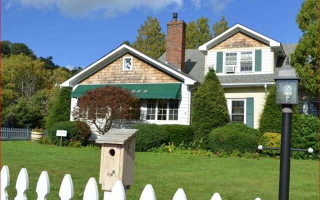 Azalea Inn Bed & Breakfast
