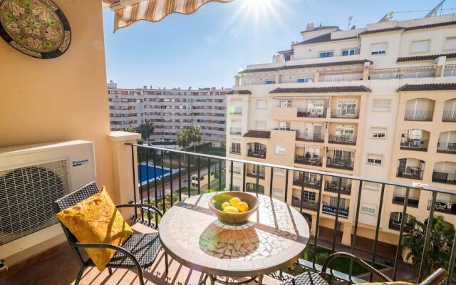 PC-Comfy 2 bedroom apt center Estepona