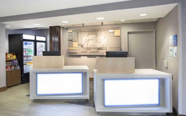 Holiday Inn Express Kansas City - at the Legends