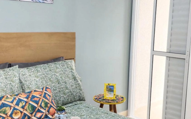 Apto Centro Ubatuba com Varanda Gourmet, Suíte e Piscina