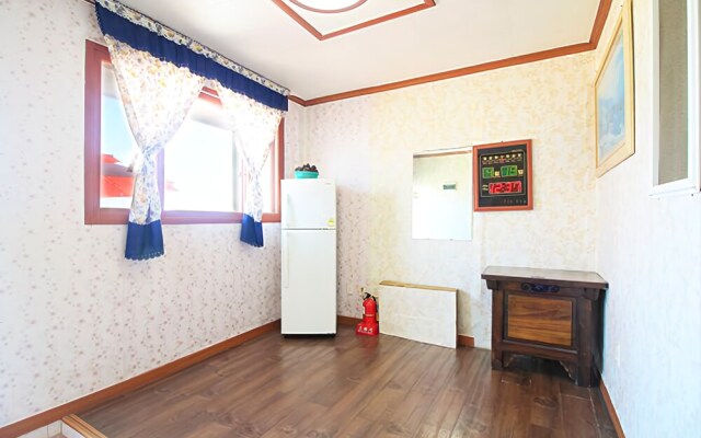Taean Gat Ford Pension
