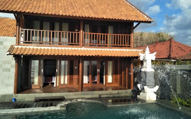 Waterside Inn Nusa Penida