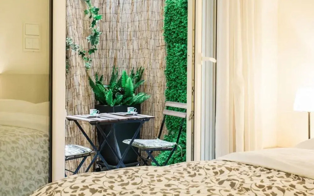 Kolonaki Cozy Studio by Livin Urbban