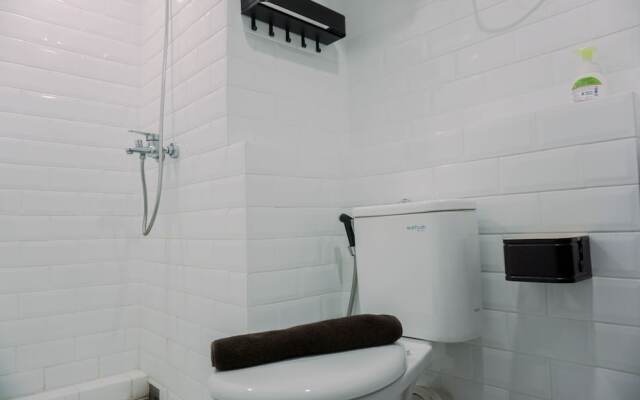 Comfortable And Homey Studio Loft At Kingland Avenue Apartment