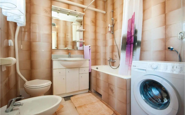 Three-Bedroom Apartment in Brodarica