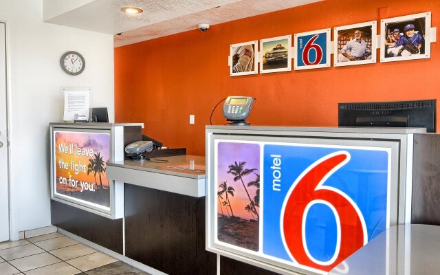 Motel 6 Fresno, CA - Blackstone North
