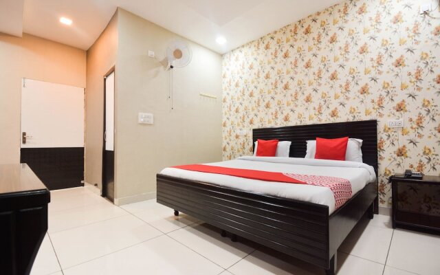 OYO 16515 Hotel Bombay Residency