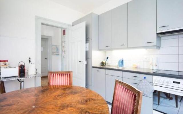 2 Zimmer in Jugendstilwohnung mit Garten (1-6 P.)