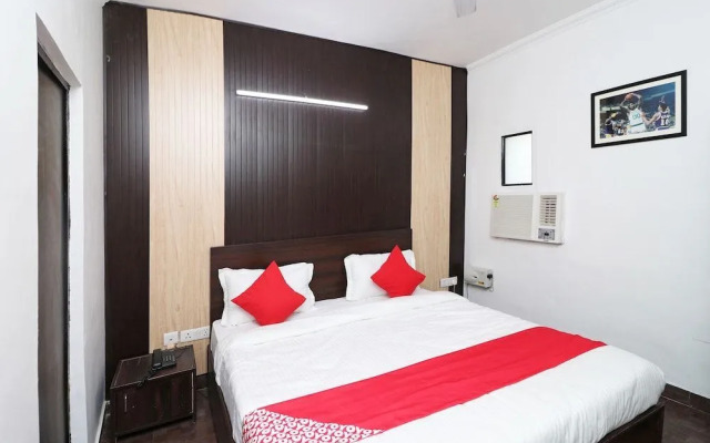 Hotel Dazzle Inn by OYO Rooms