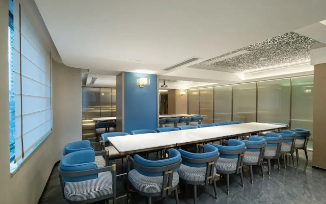 Yizhi Hotel Changgang metro Station