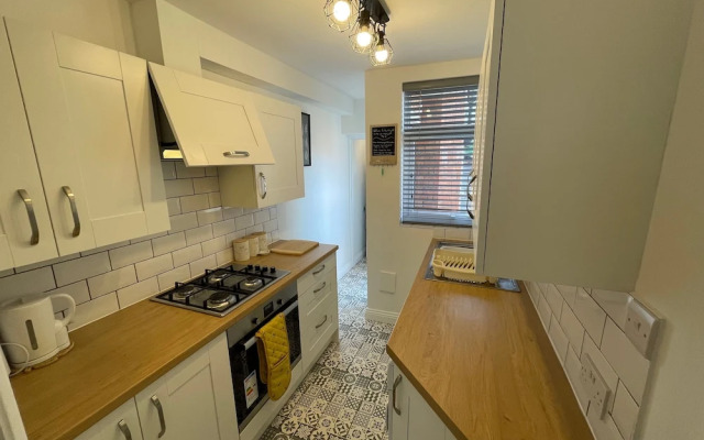 Cozy, Spacious 2Bd House In Historic Chapelfields