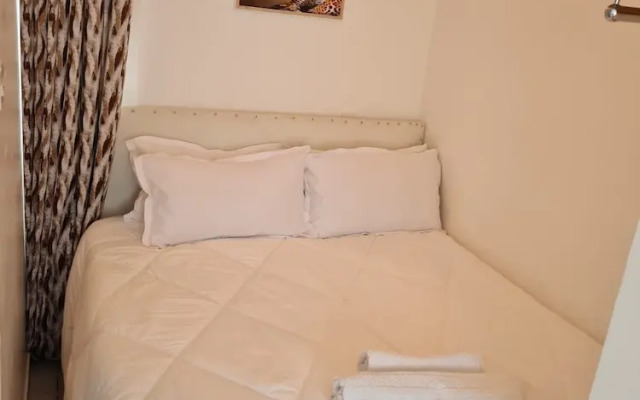 Lux Suites Racecourse Studio Apartments