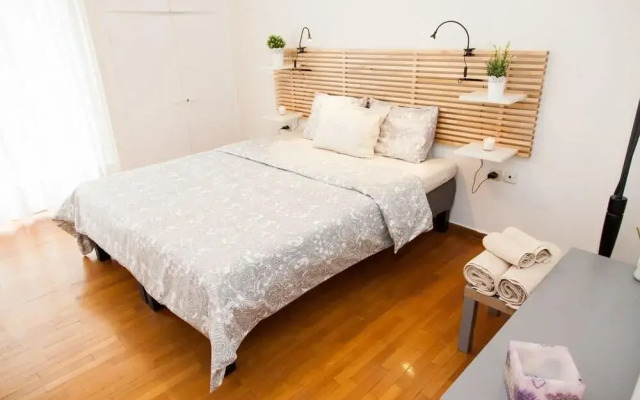 Renovated Central Apartment in Kolonaki