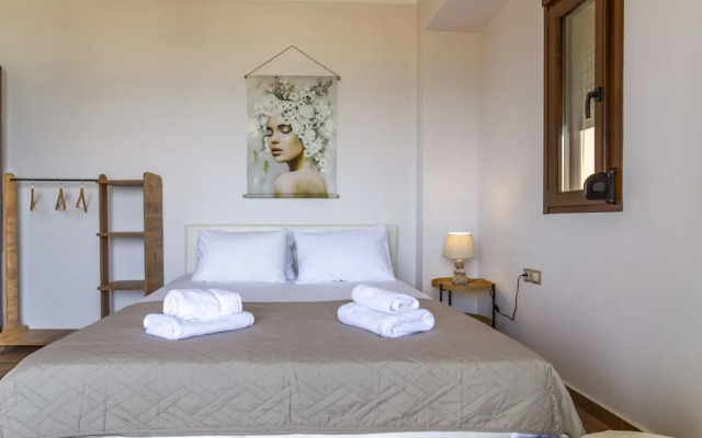 Penny Toroneus Edge by Rentalspro - Anioti