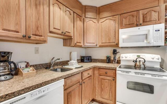 Laurelwood Condominiums Studio Premier Unit 407