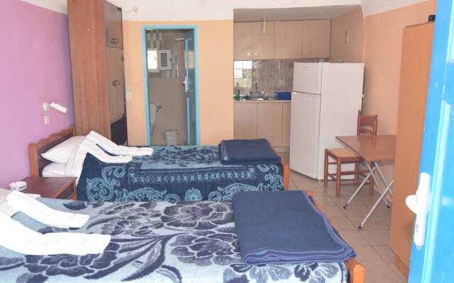Zacharo Rooms Thirasia