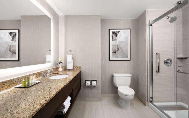 Hilton Indianapolis Hotel & Suites