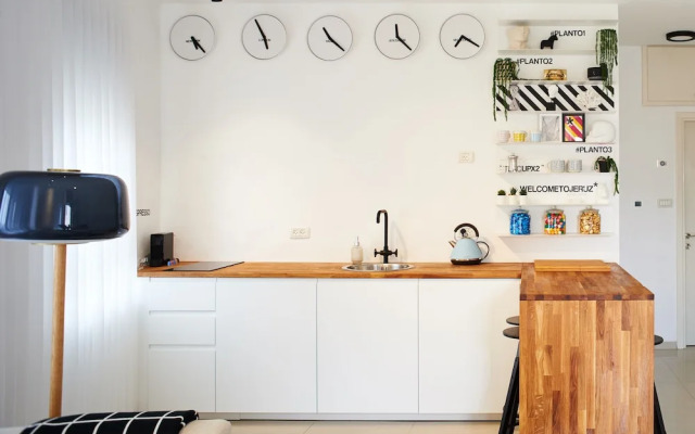 Yehuda Market Suite
