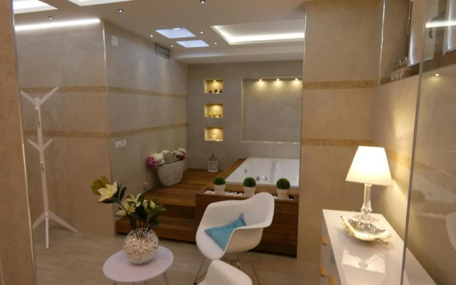 Villa Natural Wood