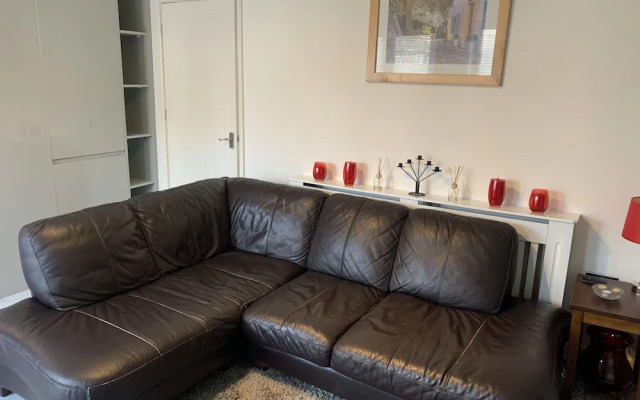 Lovely 2-bed Apartment in Wallasey, Sleeps 4