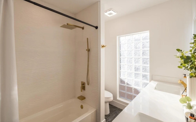 Scottsdale Dreyfus 5 Bedroom Home by RedAwning