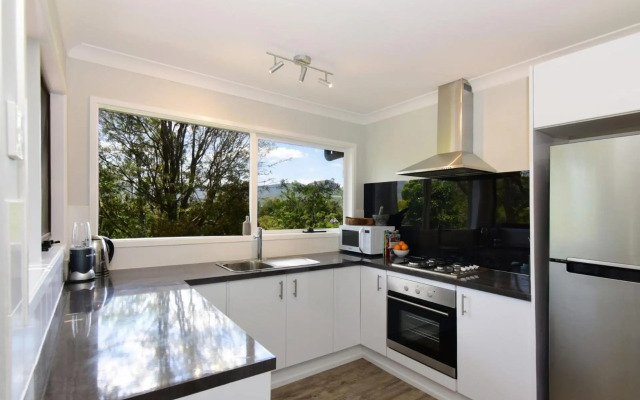 Treetops - Newly renovated, in the village!