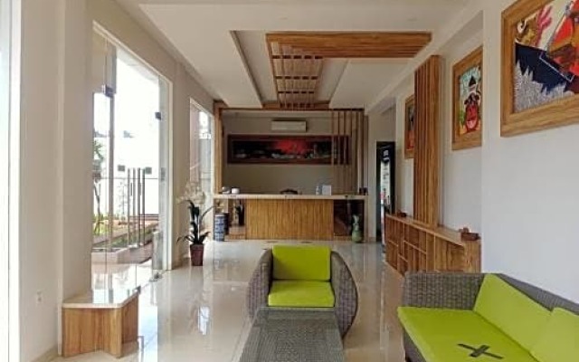 OYO 90102 Edotel Hotel By Dbest Hospitality