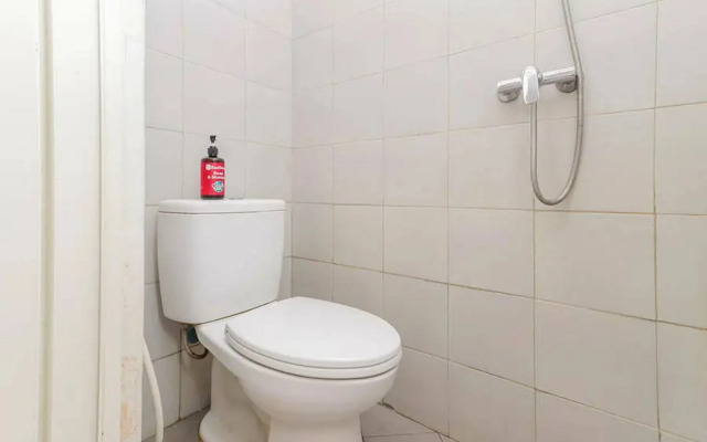 RedDoorz near Kaza Mall Surabaya