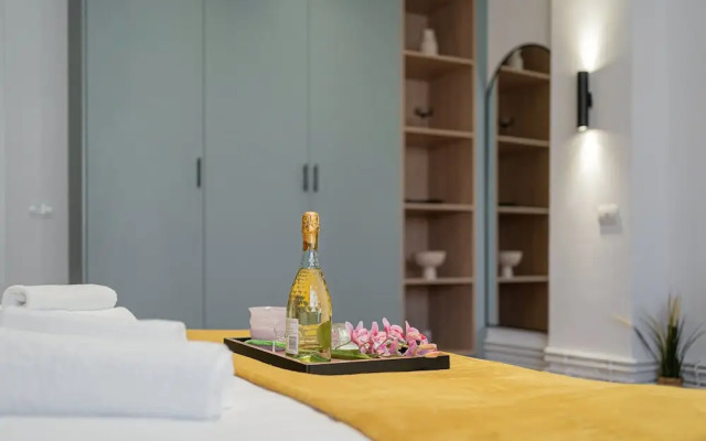 Modern Spacious 2BR Steps to Cismigiu Gardens