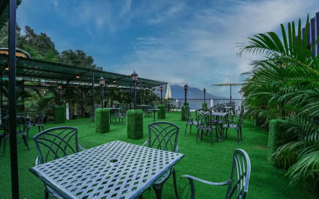 Summit Bougainvillea Tea Resort