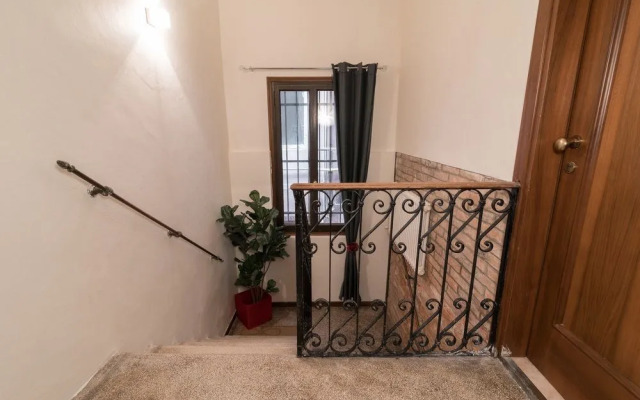 Santi Apostoli Venice Apartment