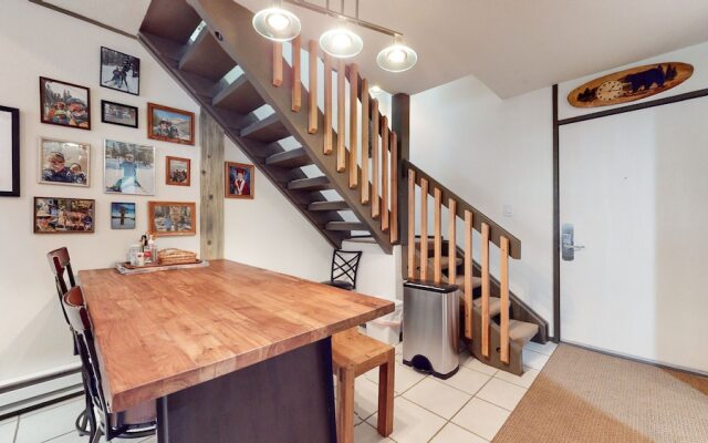 Escape to The Summit - Pool & HT Next Door