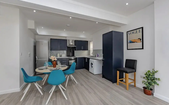Apartment - Sleeps 7 - Parking - Close to Pier