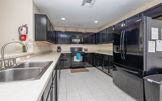 207lw 4 Bedroom Villa by Redawning