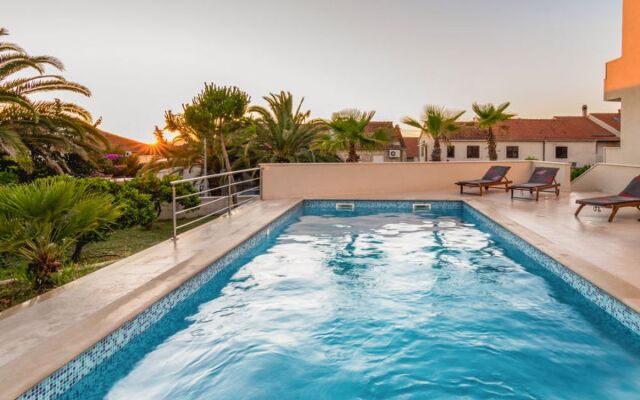 Villa 2 Pools 36029
