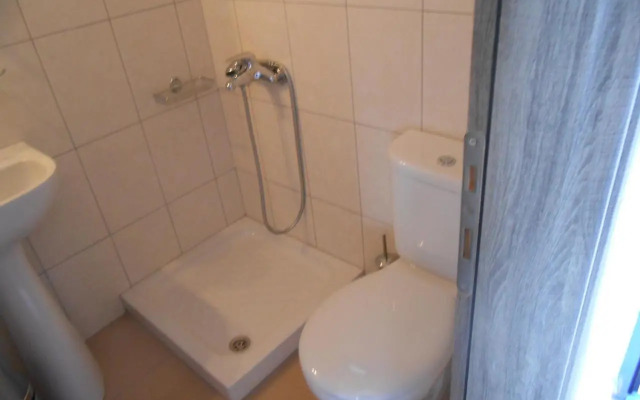 Nikos Place