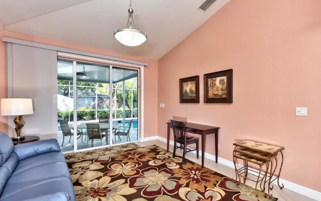 Tuscan Vacation Rental. Stylish 3-Bedroom Getaway Near Vanderbilt Beach Enjoy a Private Pool, Spacious Layout, and Modern Comforts Perfect for Families, Groups, and Pet-Friendly Stays