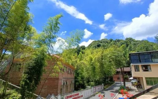 Longmen Nankunshan Taoyuan Ecological Holiday House