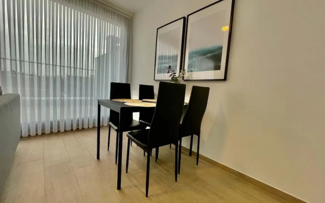 Modern 1BR Near Diamond District by Oneluxstay