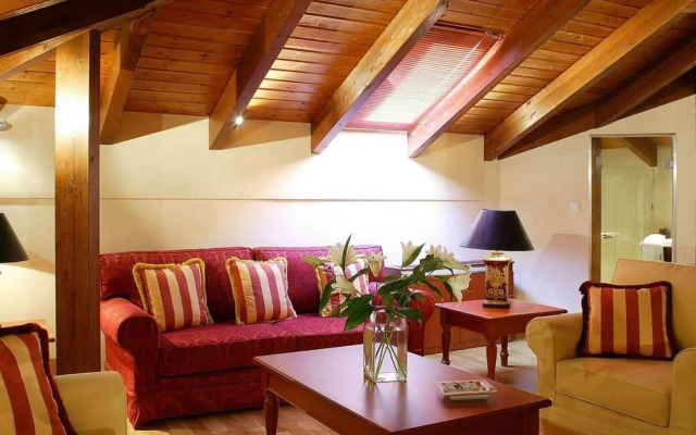 Maritsas Hotel & Suites