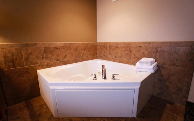 Canby Inn and Suites