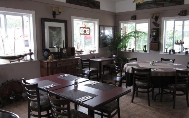 Six Mile River Resort