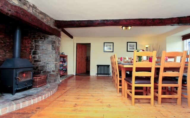 Braunton Poyers Farmhouse 6 Bedrooms