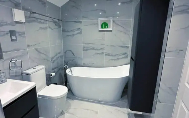 Serenity Haven 4-bed With Hottub,games,gym & More