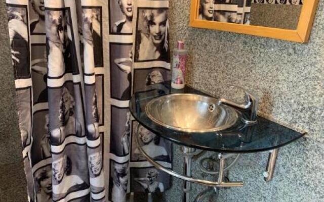 Hollywood Studio Apartments " Traum Fabrik "