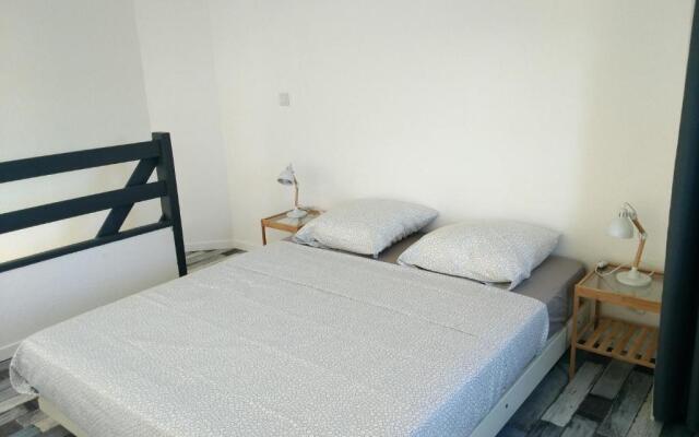 Petit Loft T2 bis mezzanine avec jardin et piscine