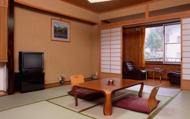 Hotel Sanraku – Guest Rooms – Yamanouchi