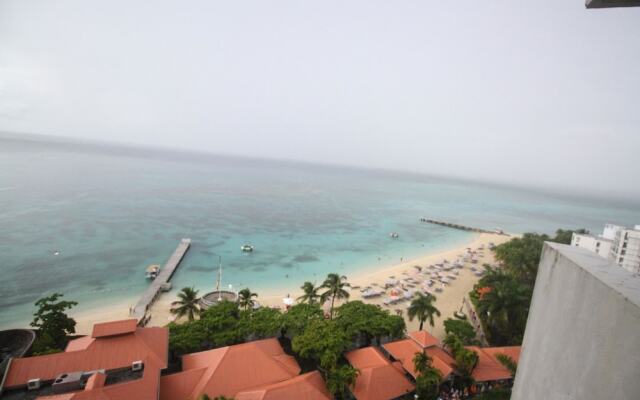 Hipstrip Beach Studio